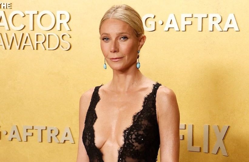 26 ans plus tard, Gwyneth Paltrow signe son retour aux SAG Actor Awards dans une robe en dentelle audacieuse