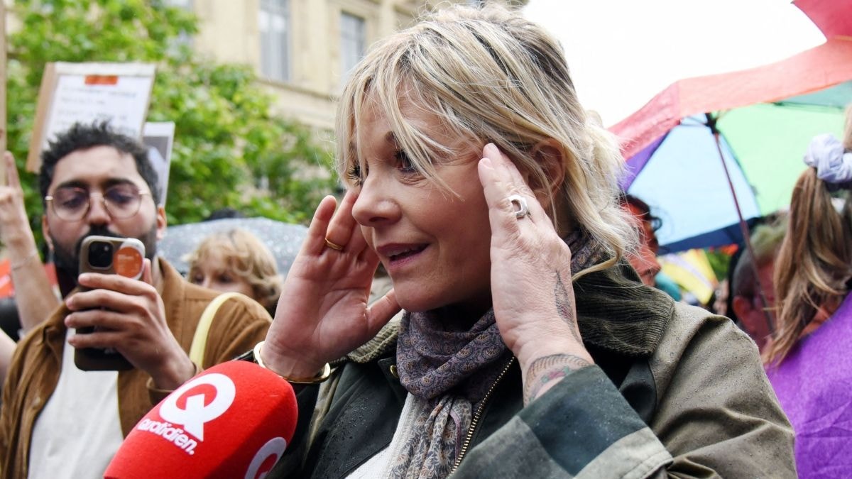 Flavie Flament face à Patrick Bruel : "j’ai décidé d’apparaître", l'image au théâtre à l'origine de sa sortie du silence