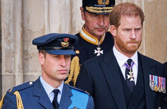 Harry et William : leurs froides retrouvailles à l’enterrement de leur oncle