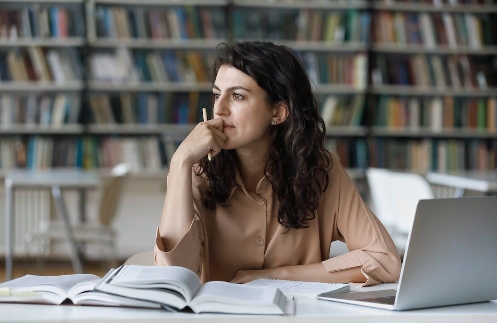 Vous regardez dans le vide en pensant à rien souvent ? Et si c'était le signe d'un TDAH