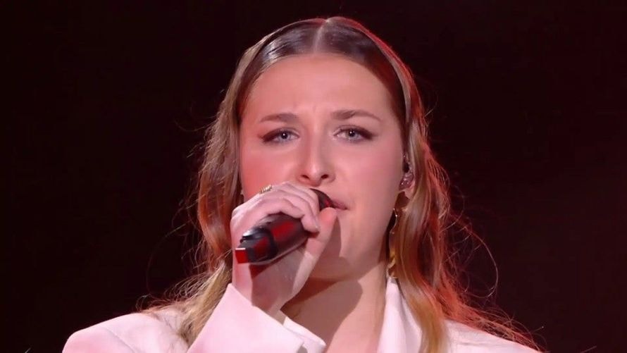 "Je fume des grosses clopes" : Héléna se lâche pendant la tournée de la "Star Academy"