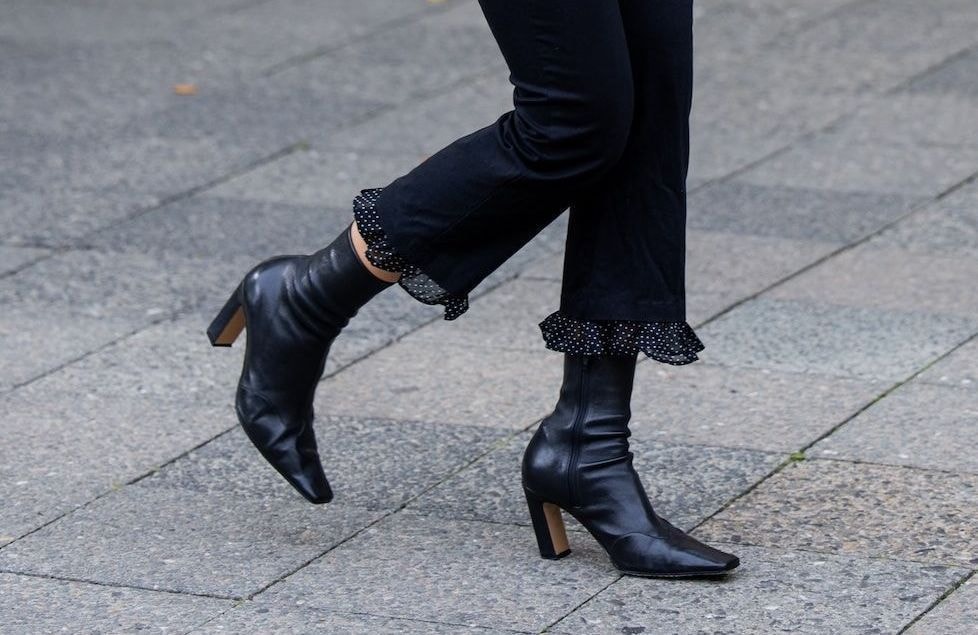 Avec une demande en hausse de 154%, ces bottes à petits talons affolent les New-Yorkaises (et elles vont bientôt envahir nos dressings)