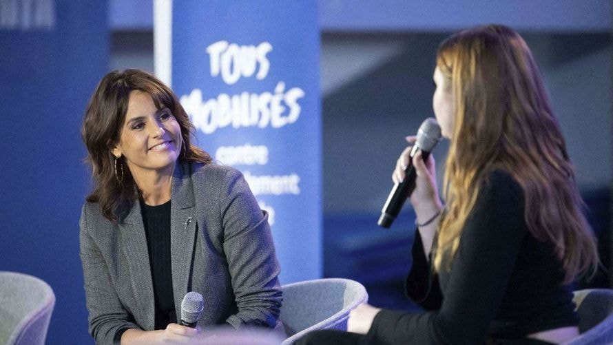 "Je ne l'apprécie pas, elle ne sait pas rester à sa place", une téléspectatrice atomise Faustine Bollaert : l'animatrice lui répond