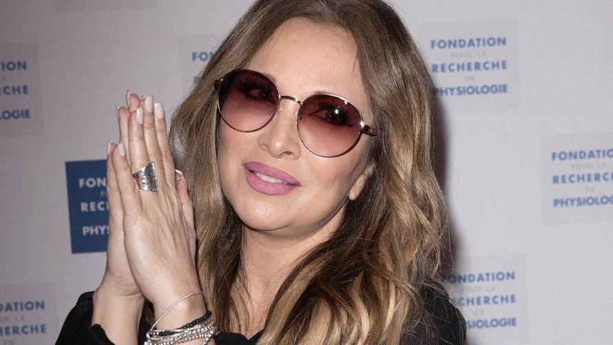 La chanteuse Hélène Ségara hospitalisée en urgence : l’injection qui a mal tourné