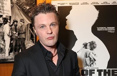 Le comédien américain Michael Pitt arrêté et inculpé pour agressions sexuelles et violences conjugales