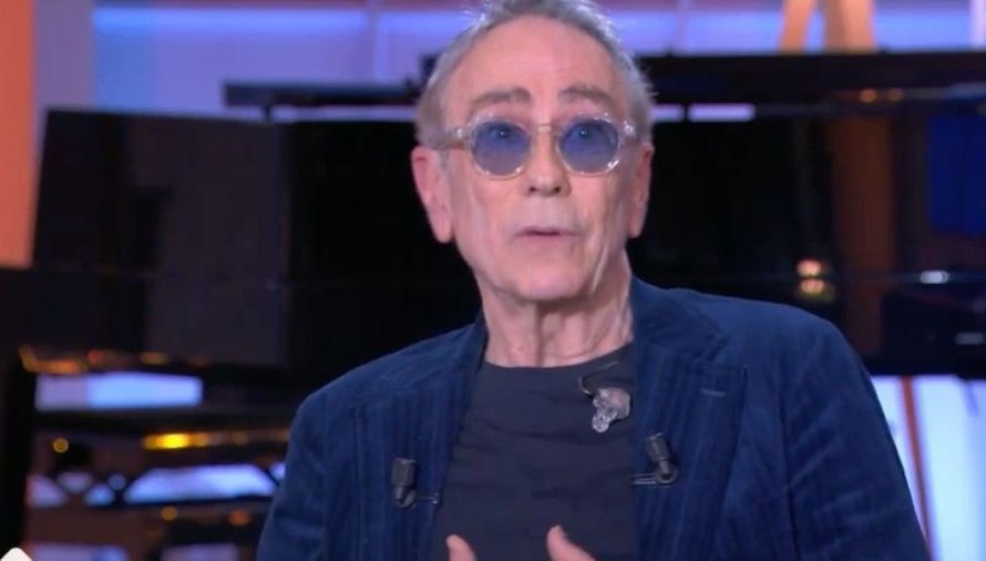 "Je ne sais pas quoi dire" : Alain Chamfort obligé de corriger une grosse erreur dans "C à vous" au sujet de sa relation avec Jane Birkin