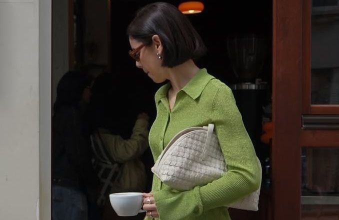 Selon les médias étrangers, voici les accessoires que portent les Françaises ce printemps