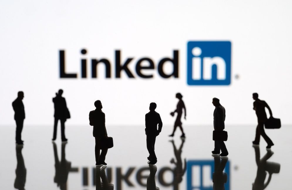 Quand l’algorithme de LinkedIn favorise les profils masculins : les chiffres qui dérangent
