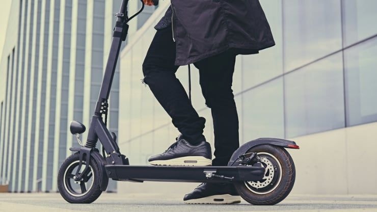 Les trottinettes électriques non assurées davantage impliquées dans des accidents selon le FGAO