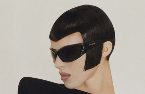 Ces fameuses lunettes Mugler font leur grand retour (27 ans plus tard)