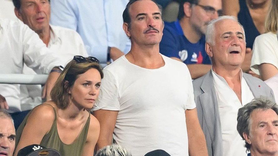 Jean Dujardin dévoile la première image de lui en "Zorro" : la drôle de réaction de sa femme