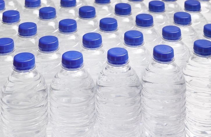Scandale des eaux minérales en France : l’UFC-Que Choisir saisit la justice