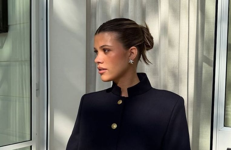 Sofia Richie sublime son babybump enveloppée dans ce manteau ultra-élégant