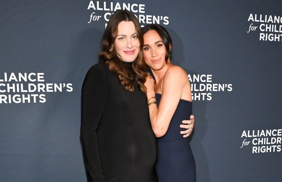 Meghan Markle succombe à cette robe sensuelle sur le tapis rouge