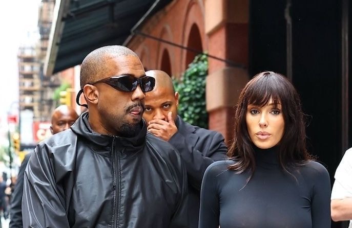 Aux côtés de Kanye West, Bianca Censori apparaît nue en pleine rue à Brooklyn