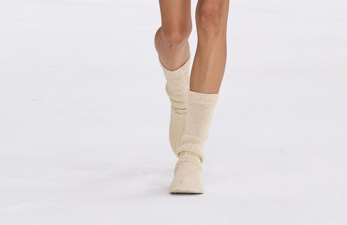 Les chaussures-chaussettes, la tendance hybride aperçue sur les podiums