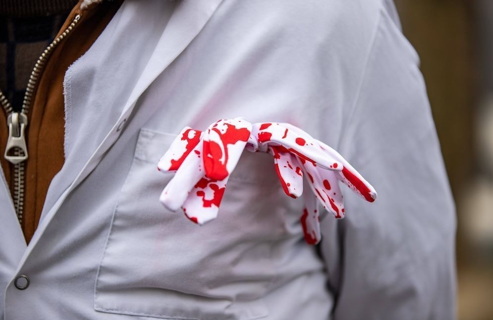 Suicides à l’hôpital public : trois ministres visés par une plainte pour harcèlement et mise en danger