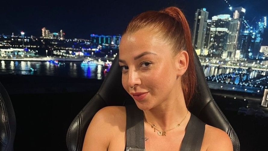 "Il a une b*** puzzle", Michaël Youn : invitée chez Sam Zirah, Evy ("Les Anges") révèle avoir eu une "courte" relation avec l’acteur