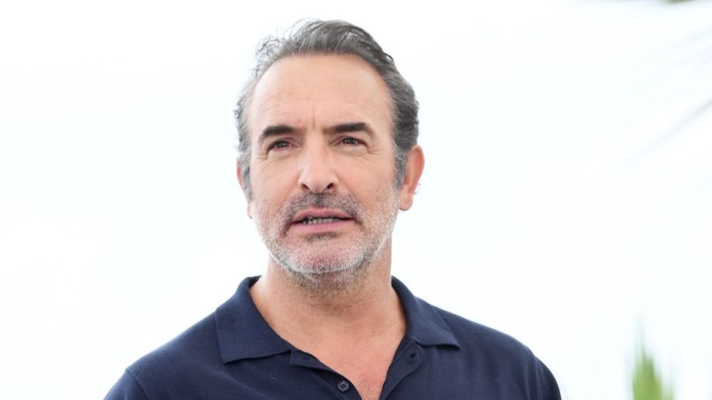 "On est taxé de fachos" : Jean Dujardin (53 ans), franchouillard assumé, fait une mise au point salée sur ce sujet brûlant en France
