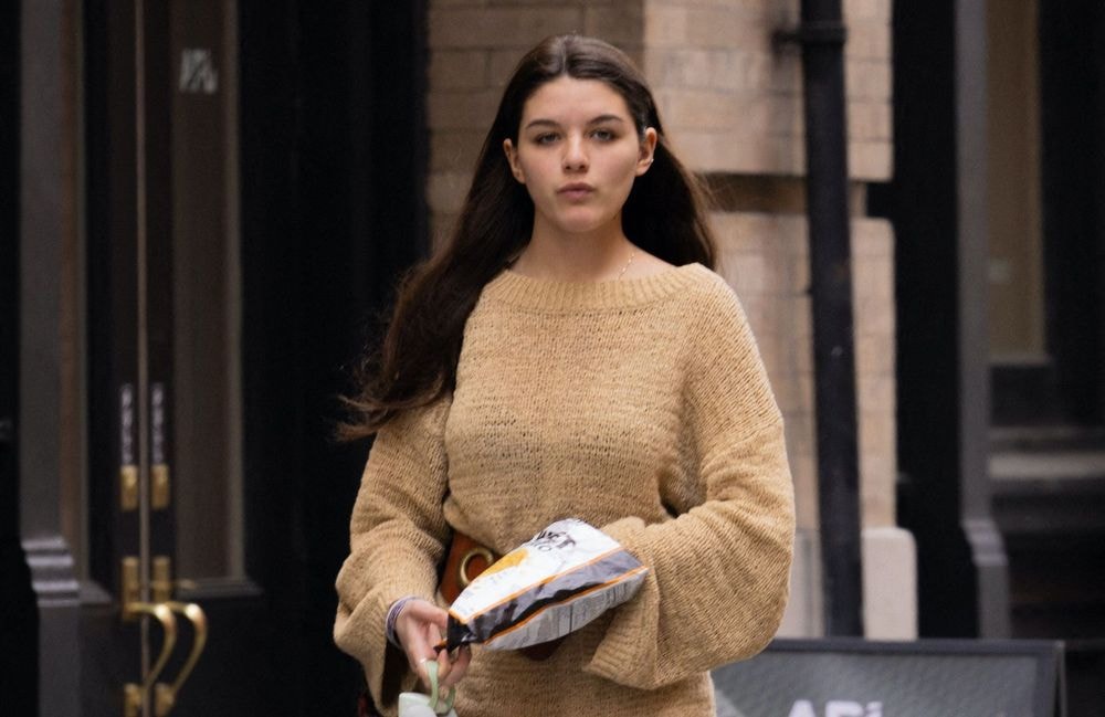 Bal de promo : Suri Cruise fait sensation dans une robe d’inspiration vintage