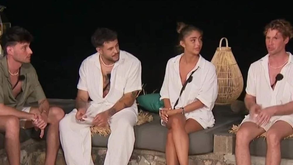 La Villa des Cœurs Brisés 9 : l’attitude d’un candidat lors de la table ronde ne passe pas du tout, "dur à supporter" !