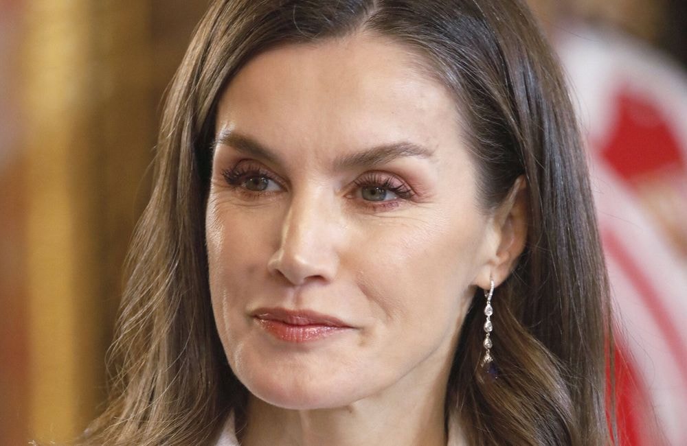 Letizia d’Espagne fait revivre cet accessoire capillaire de notre enfance