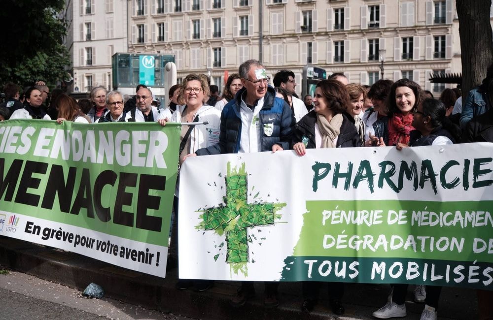 Pharmaciens, kinés... Pourquoi ils manifestent à Paris malgré la chaleur écrasante