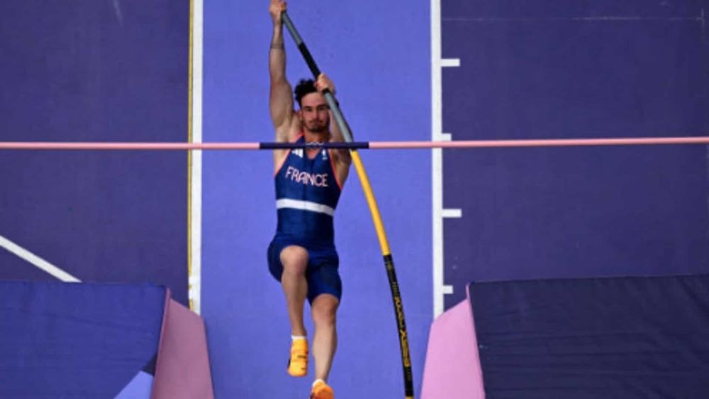 JO 2024 : cette somme folle proposée par une plateforme pour adulte au perchiste Anthony Ammirati, après le buzz autour de son anatomie !