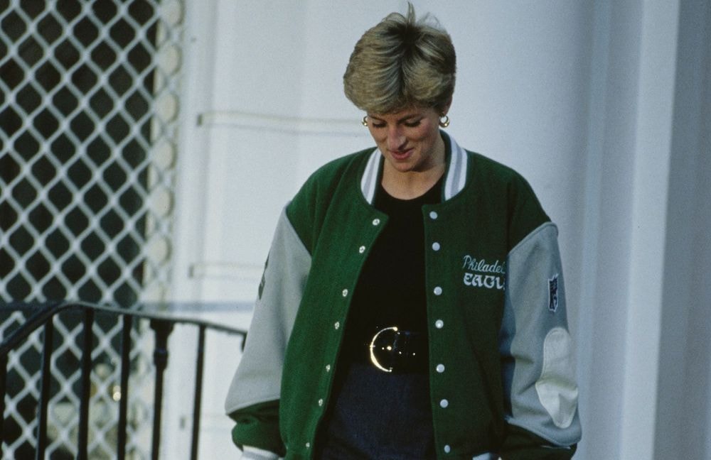 Qu’est-ce que le « formal street wear », cette esthétique chic et décontractée popularisée par Lady Diana ?