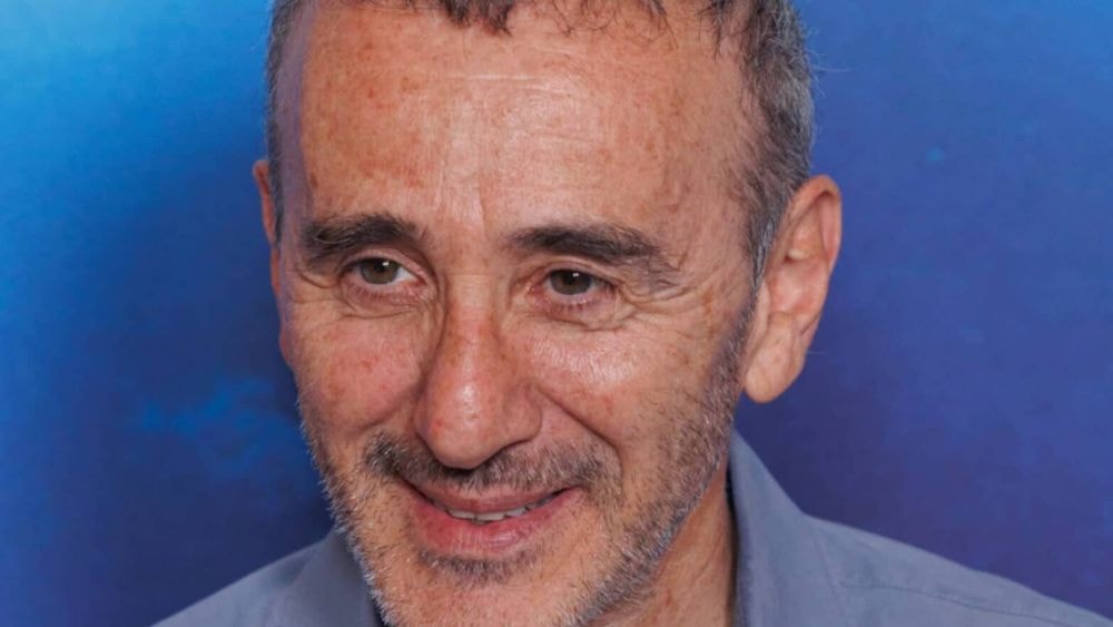 "Les urgences, le bloc…" : les vacances en Corse d’ Élie Semoun tournent mal, l’acteur admis aux urgences !