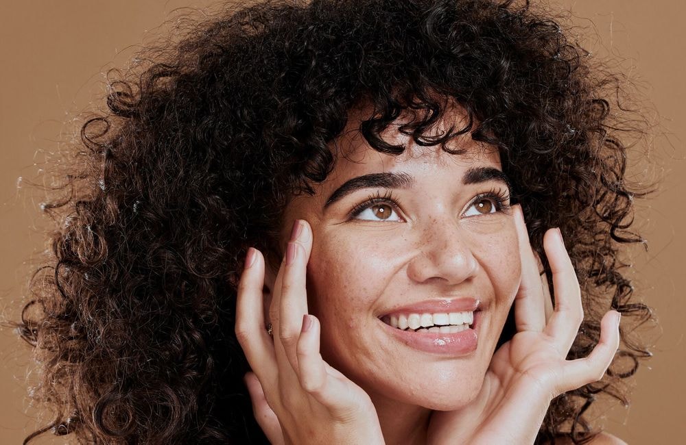 « Caveman skincare » : cette routine qui prône l’abandon des soins inquiète les dermatologues
