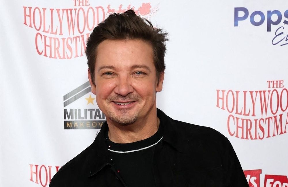 Jeremy Renner s’exprime 2 ans après son grave accident : « Je suis à nouveau fort. Plus ouvert. Plus aimé »
