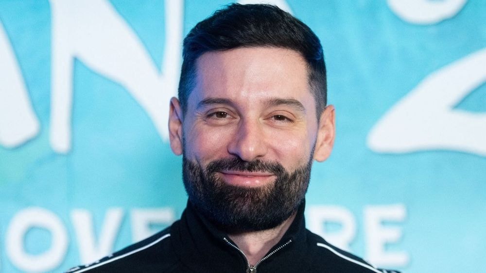 "Me taper les plus belles meufs de la planète" : après Laurent Ruquier, Hugo Manos (37 ans) hétéro ?