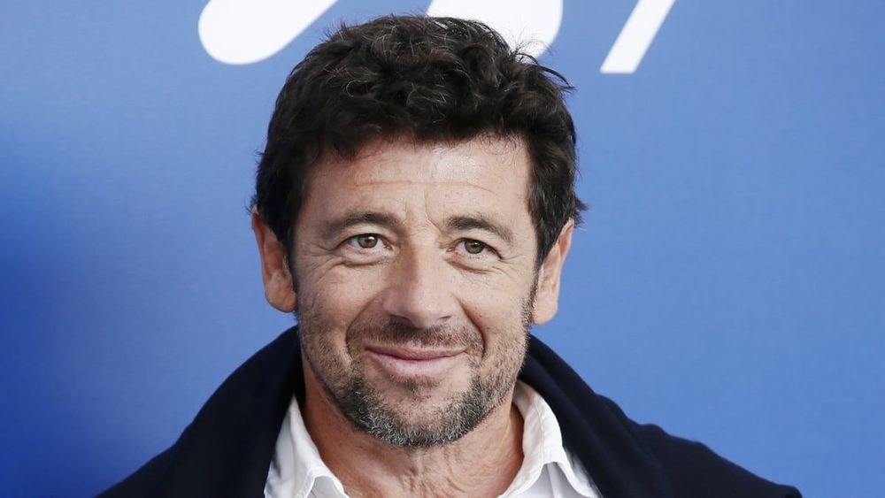 À 65 ans, Patrick Bruel vante son anatomie XXL : "Je suis mieux gaulé que..."