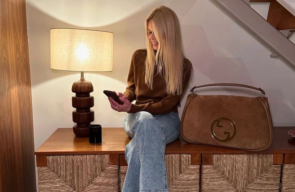 Les stars ne jurent que par ce sac élégant et aux accents seventies