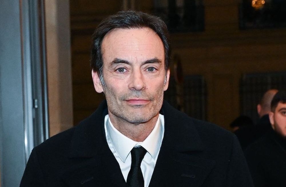 Anthony Delon revient sur l’amour qu’il a pour ses filles face au décès de ses « quatre parents »