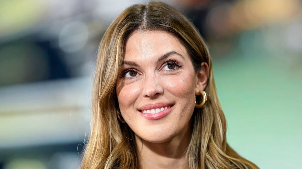 Iris Mittenaere (33 ans) incendiaire en string-bikini, elle dévoile son corps de dingue : ses abonnés n'en reviennent pas