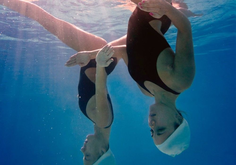 Natation synchronisée : les bienfaits d’une discipline olympique accessible à tous