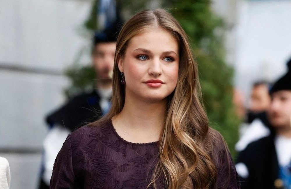 La princesse Leonor suit les pas de sa mère et mise sur une élégante robe de gala signée H&M