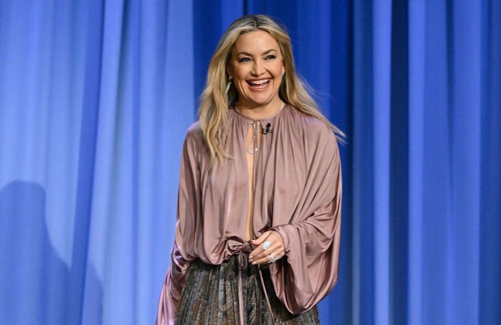 Kate Hudson signe son retour avec une allure bohème-chic
