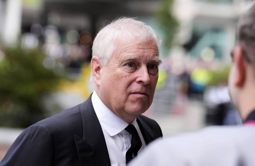 Affaire Epstein : l’ex-prince Andrew relâché après neuf heures de garde à vue, ce que l’on sait de son arrestation
