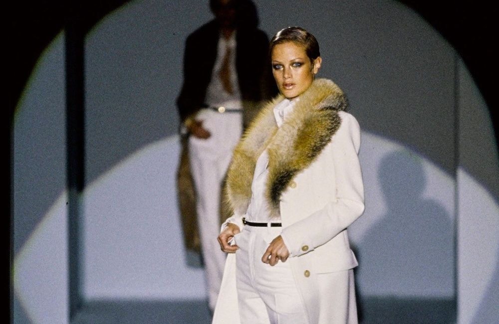 Glamour, sensualité, tailoring : pourquoi l’héritage Tom Ford obsède la mode en 2026 ?