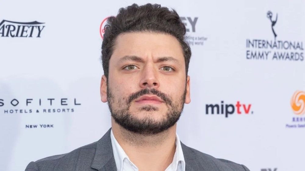 Kev Adams : "Ma mère est fan de Patrick Bruel depuis toute petite", son énorme boulette sur le plateau de Vivement dimanche prochain