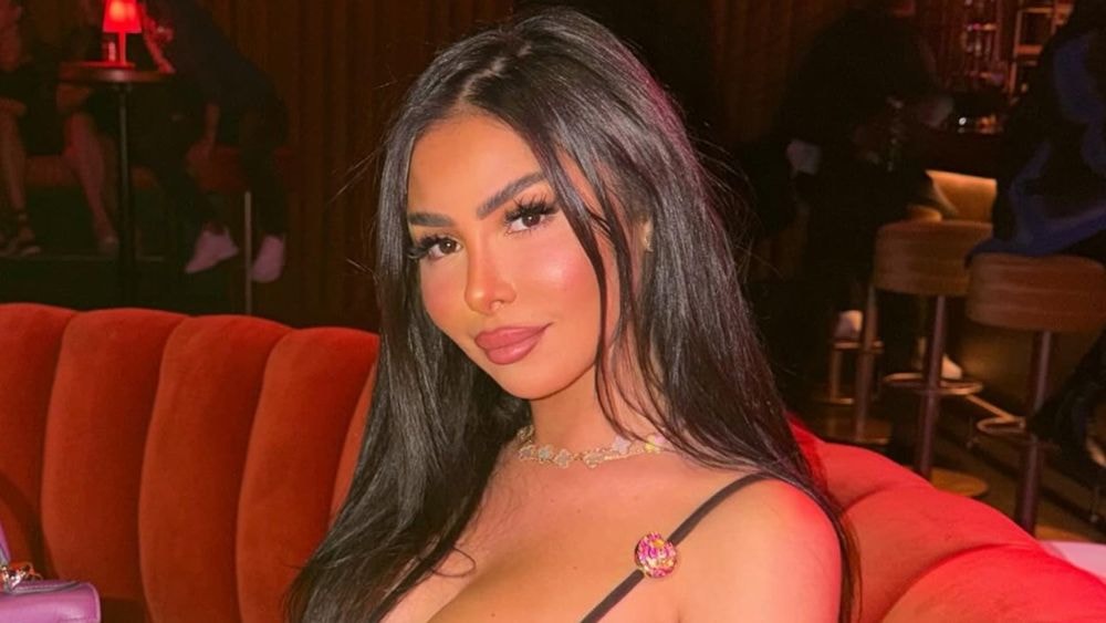 Maeva Ghennam : son mari lui offre un incroyable cadeau pour la Saint-Valentin, un détail choque les internautes !