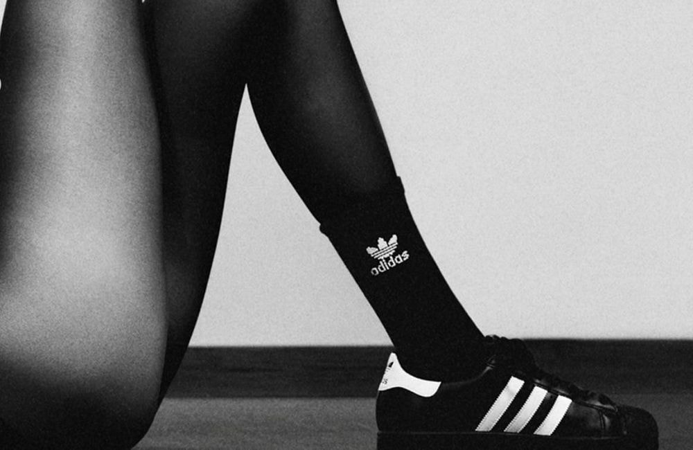 Repérées aux pieds de Kendall Jenner, ces baskets culte en 2016 signent leur grand retour
