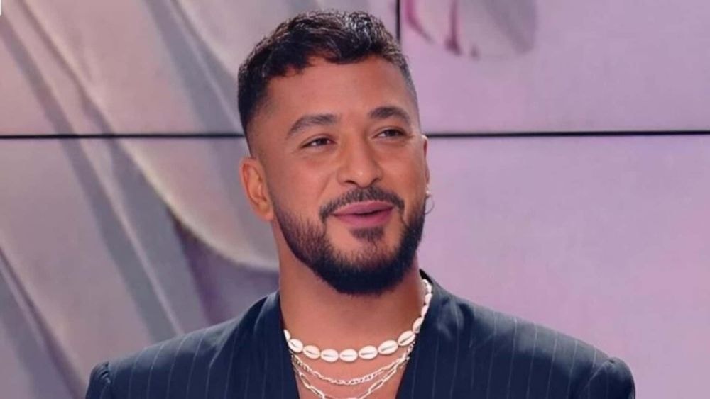 Violemment taclé par un fan après l’avoir déçu, Slimane monte au créneau : "L’être humain…"