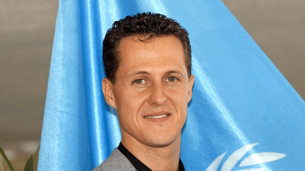 Michael Schumacher a “signé un casque pour cette noble”, cette bonne nouvelle redonne de l’espoir concernant son état de santé