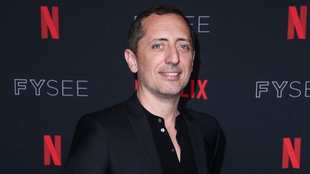 Gad Elmaleh (52 ans) raconte sur sa première fois à 14 ans : "C'est un monsieur qui…