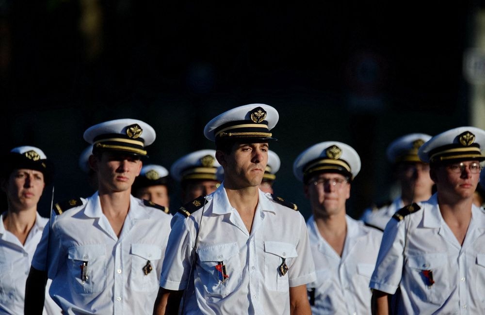 Défilé du 14 Juillet à Paris : un jeune militaire « exemplaire » se tue en faisant une chute de 15 m