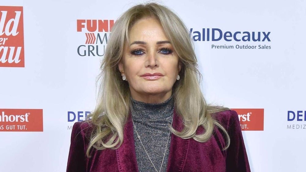 La chanteuse Bonnie Tyler placée dans un coma artificiel après avoir été opérée en urgence, tous les détails